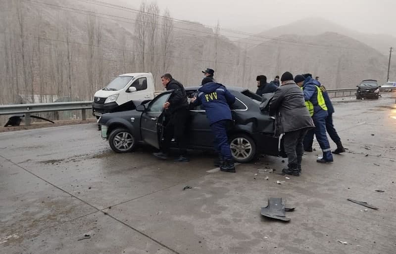 За ночь на перевале «Камчик» 13 машин попали в ДТП