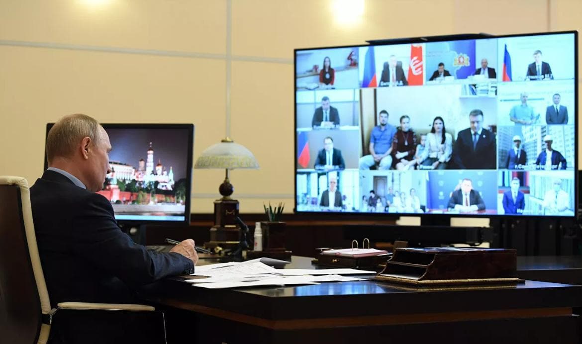 Putin o‘zining maxfiy xonasini ko‘rsatdi