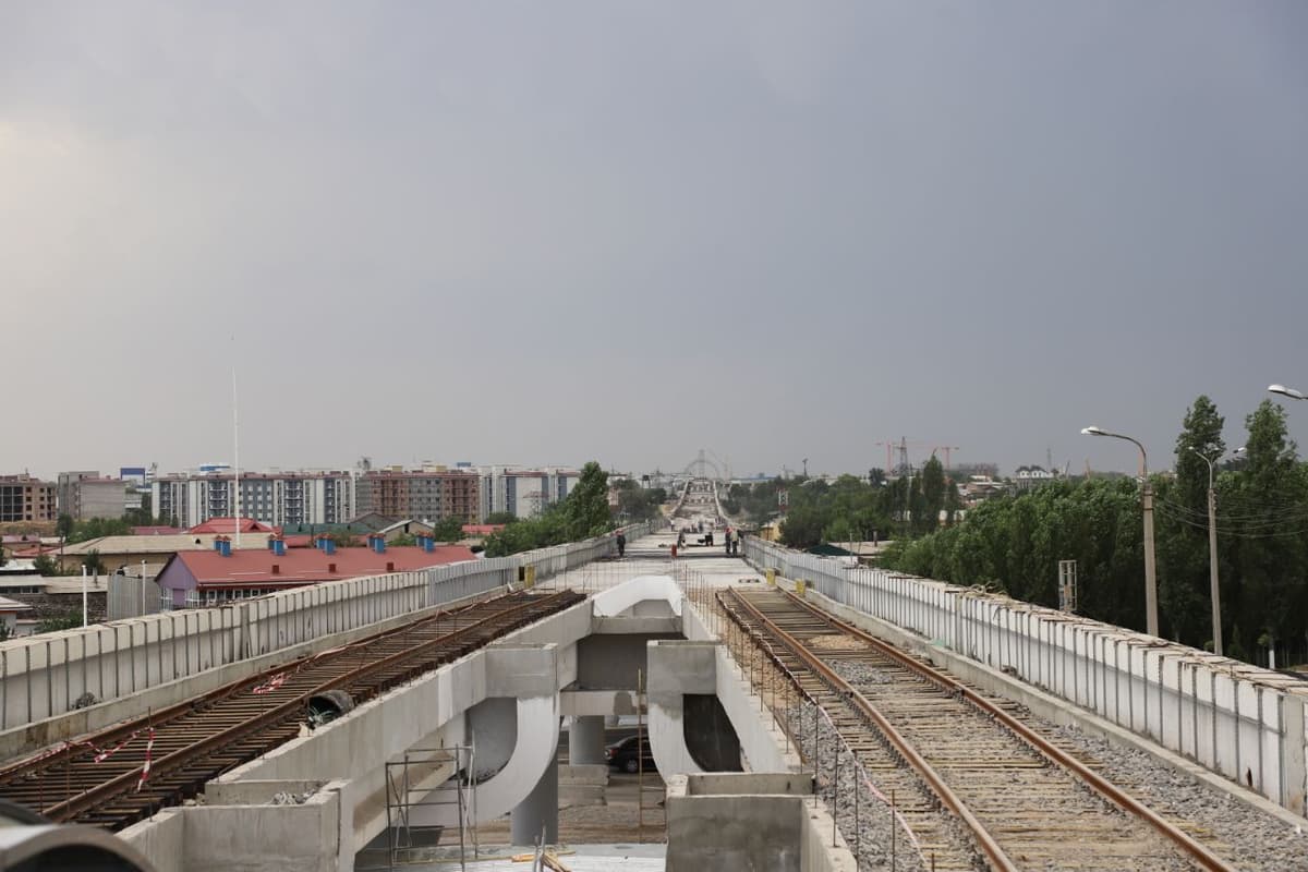 На Сергелийской ветке метро началась прокладка путей 
