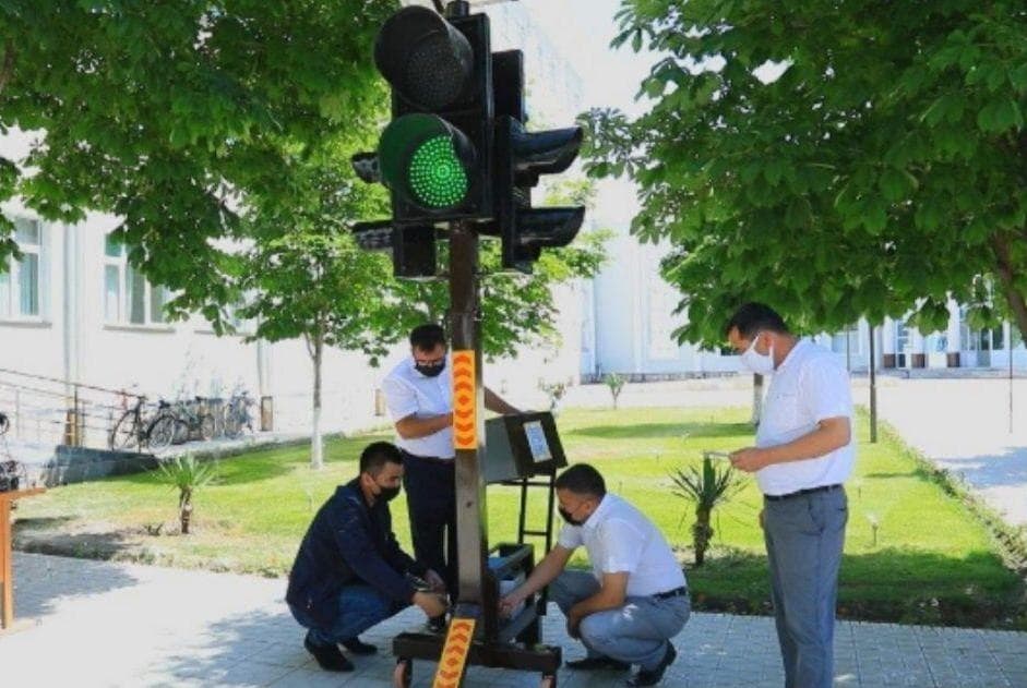 Фарғона политехника институти талабалари мобил фотоэлектрик светофор ихтиро қилишди