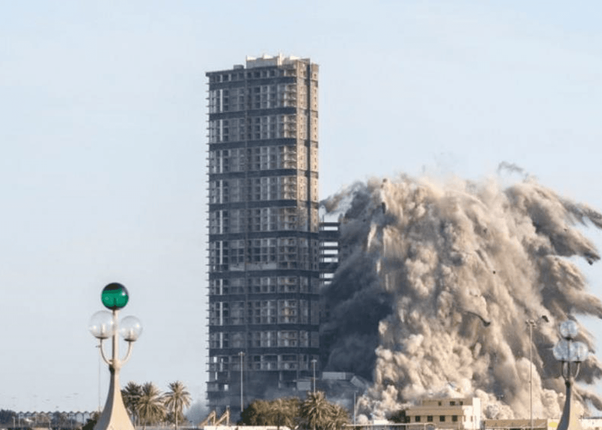 BAAda birvarakayiga 4 ta osmono‘par bino portlatish yo‘li bilan buzildi (video)