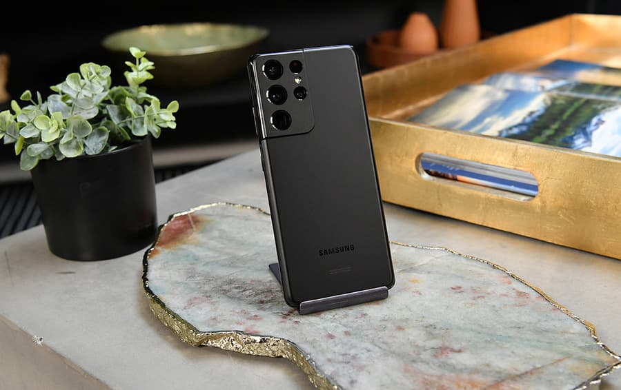 Samsung narxi 1000 dollardan boshlanadigan Galaxy S21 smartfonlarini taqdim etdi
