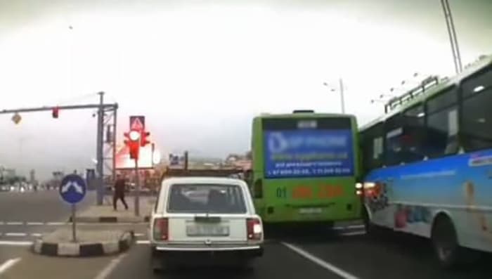 В Ташкенте водители двух автобусов устроили ДТП