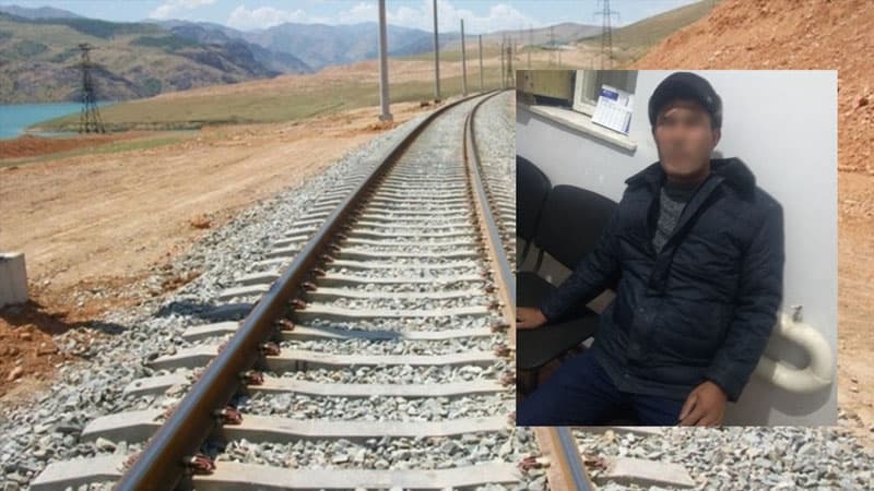 В Хорезмской области поезд остановился из-за уснувшего на рельсах мужчины