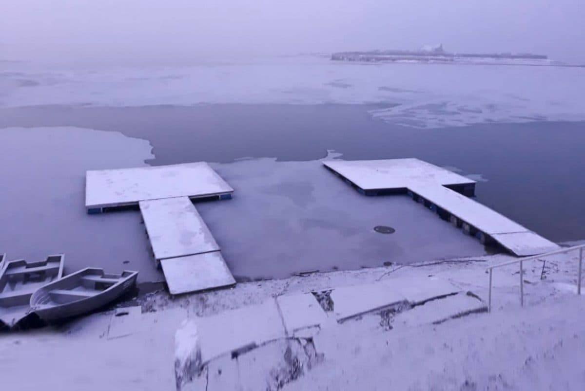 Tuyabuguz Reservoir in Tashkent region freezes due to cold weather