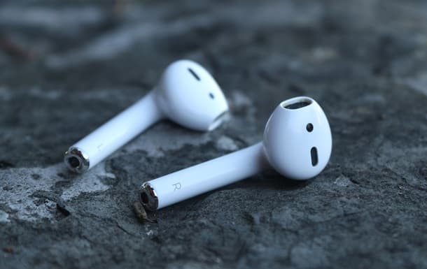AirPods қулоқчини фойдаланувчининг қулоғида пақиллаб кетди