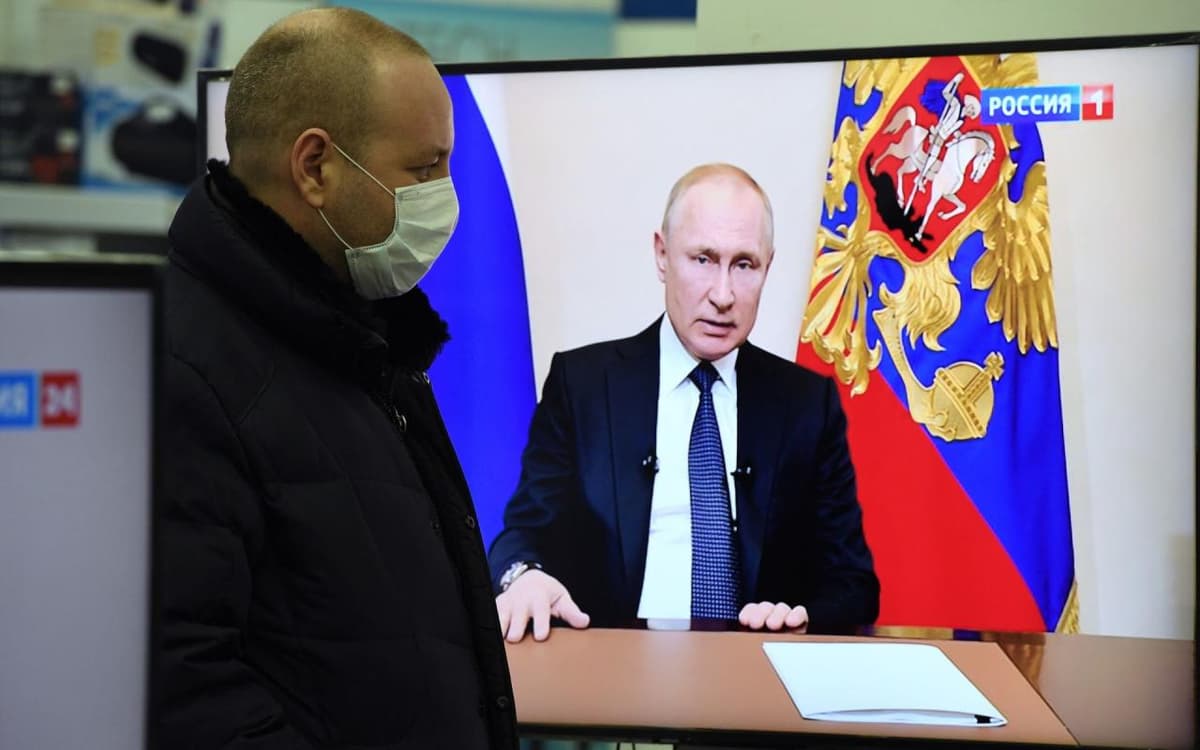 Путин: ситуация с коронавирусом в России меняется не в лучшую сторону