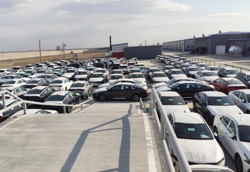 На Джизакском заводе объяснили причины задержки выдачи покупателям автомобилей KIA
