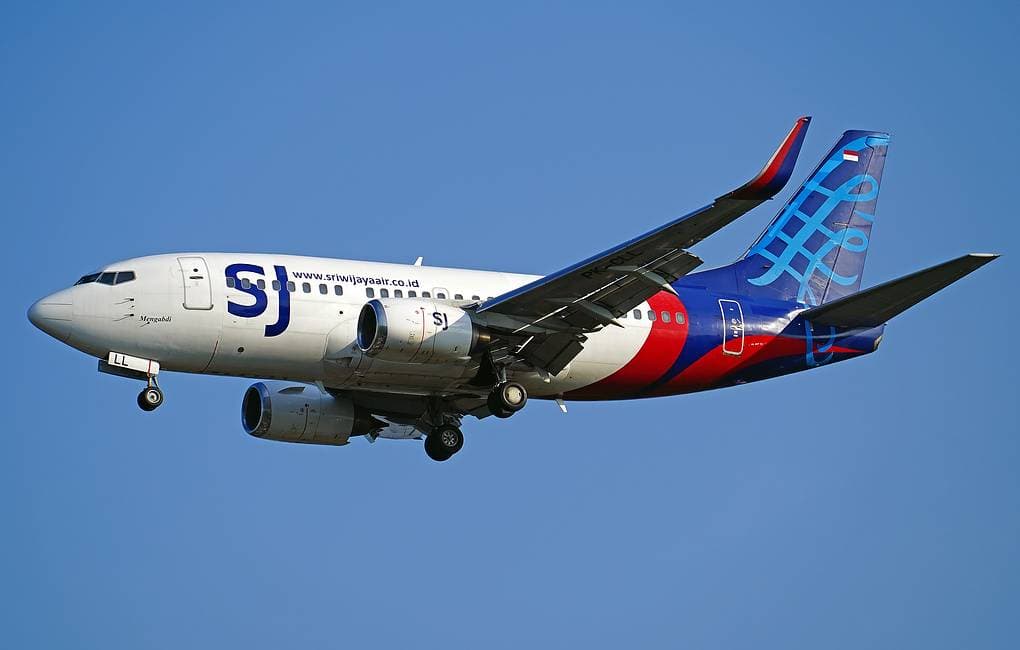 Jakartadan uchgan Boeing 737 bir daqiqa o‘tib suvga quladi