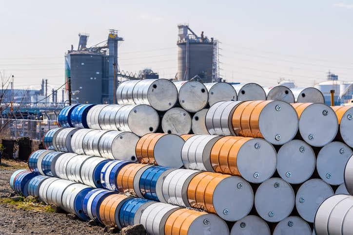 Дунёда нефть сақлашга жойлар деярли қолмагани маълум қилинди