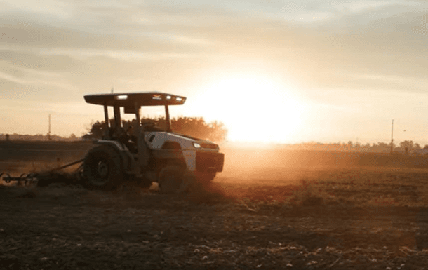AQShda haydovchisiz elektrotraktor ishlab chiqarildi