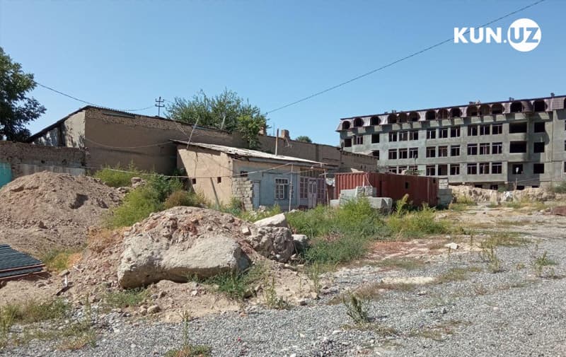 Qurilishdagi tugamayotgan qonunsizliklar: Samarqandda fuqaro uch yildan buyon to‘lov o‘rniga javob xatlari oladi
