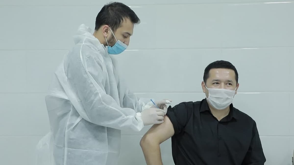 Foto: O‘zbekistonlik ko‘ngillilar Xitoy vaksinasi klinik sinovlarida qatnashmoqda