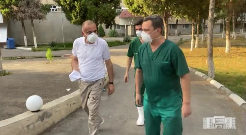 Jahongir Ortiqxo‘jayev TTA klinikasida koronavirusdan davolanayotgan bemorlar holidan xabar oldi