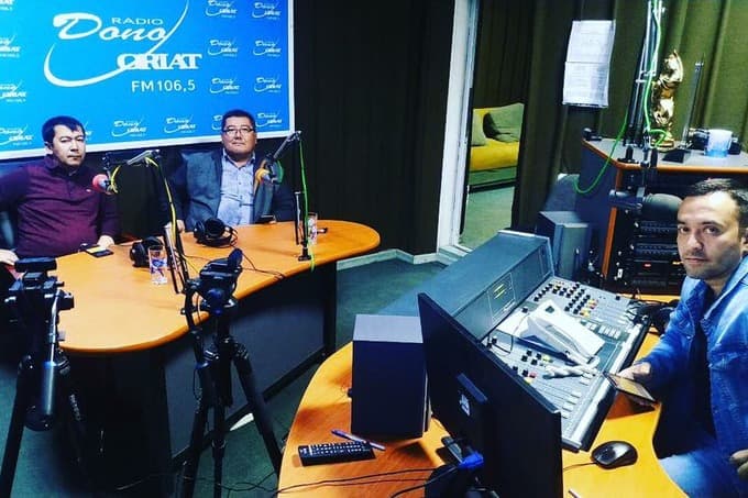 Два сотрудника, критиковавшие «Узбекистан 24» в радиоэфире, уволились из НТРК. Проект «Футбол+» продолжается на радио