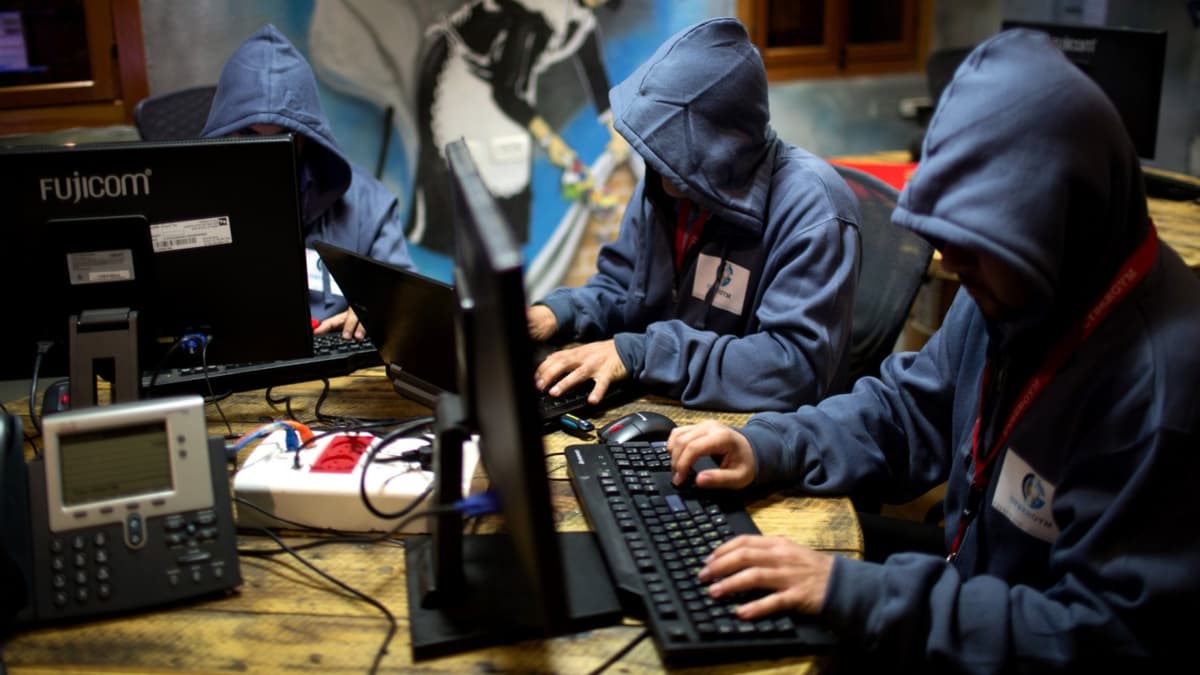 МВД предложило создать официальную «фабрику троллей». Они будут бороться с негативными мнениями