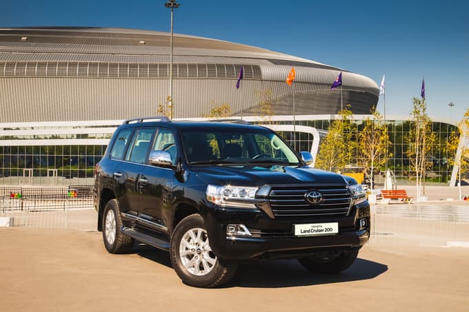 Минстрой намерен приобрести Land Cruiser без проведения конкурсных торгов. Минфин выразил несогласие