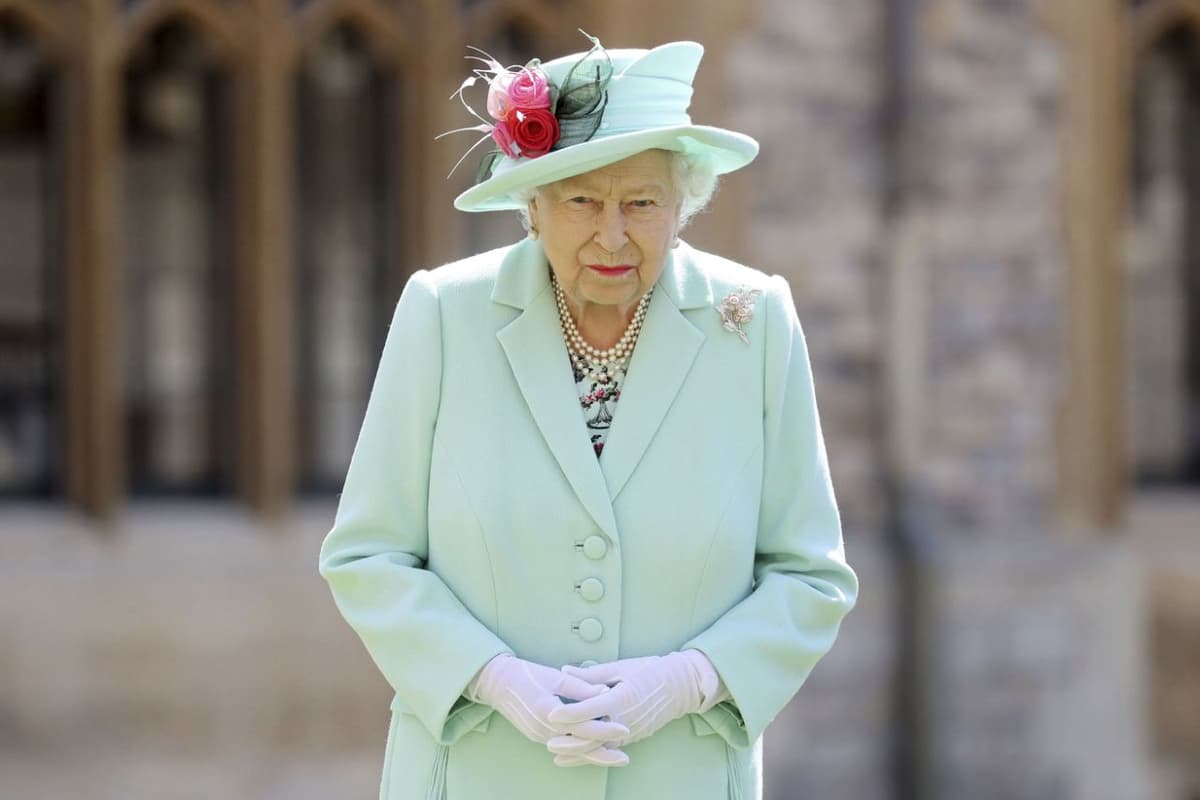 Qirolicha Yelizaveta II o‘ziga koronavirusdan yangi panagoh topdi