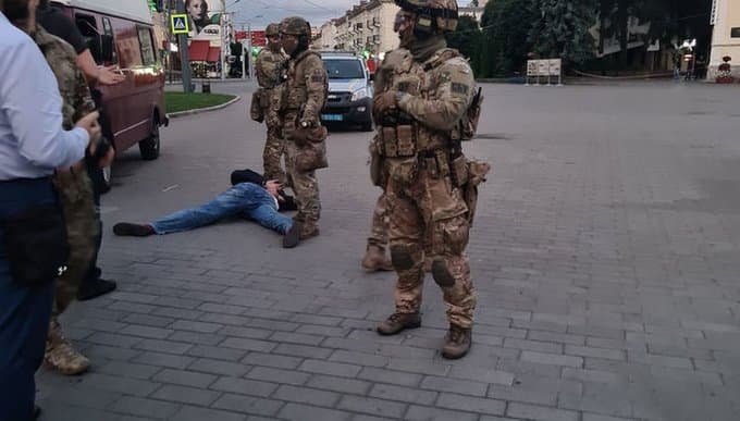 Lutskda avtobusni garovga olgan shaxs ushlandi. U uzoq muddatga qamalishi aytildi