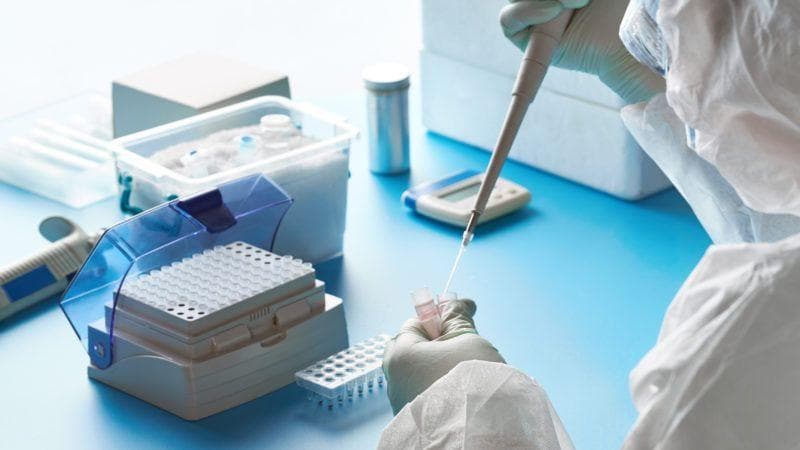 AQSh razvedkasi koronavirus sun'iy ravishda yaratilmagan deb hisoblamoqda