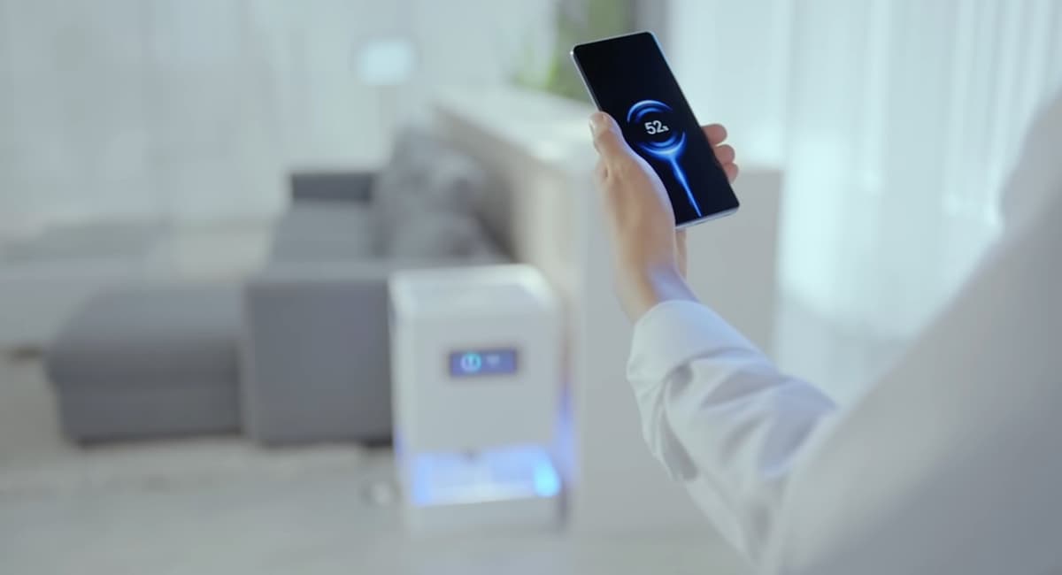 Компания Xiaomi выпустила технологию для зарядки телефона по воздуху