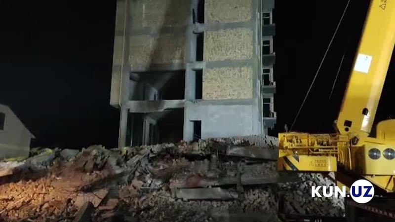 Jizzaxda qulagan bino yondosh 2 qavatli savdo do‘konining bir qismini bosib qolgani ma'lum bo‘ldi