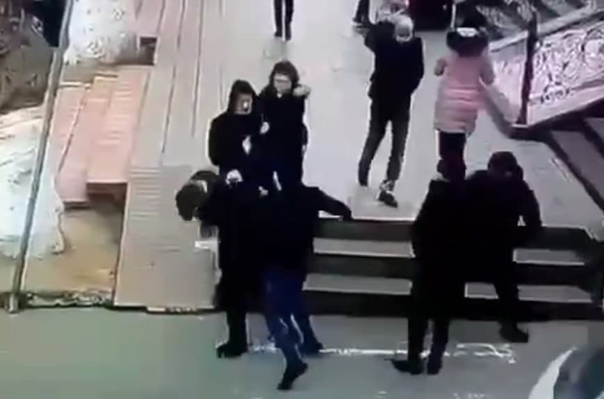 В Ташкенте около ТЦ «Малика» произошла поножовщина