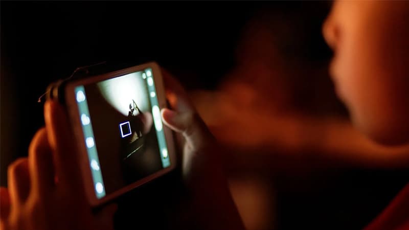Yashirin kamerani smartfon yordamida qanday topish mumkinligi ma'lum qilindi 