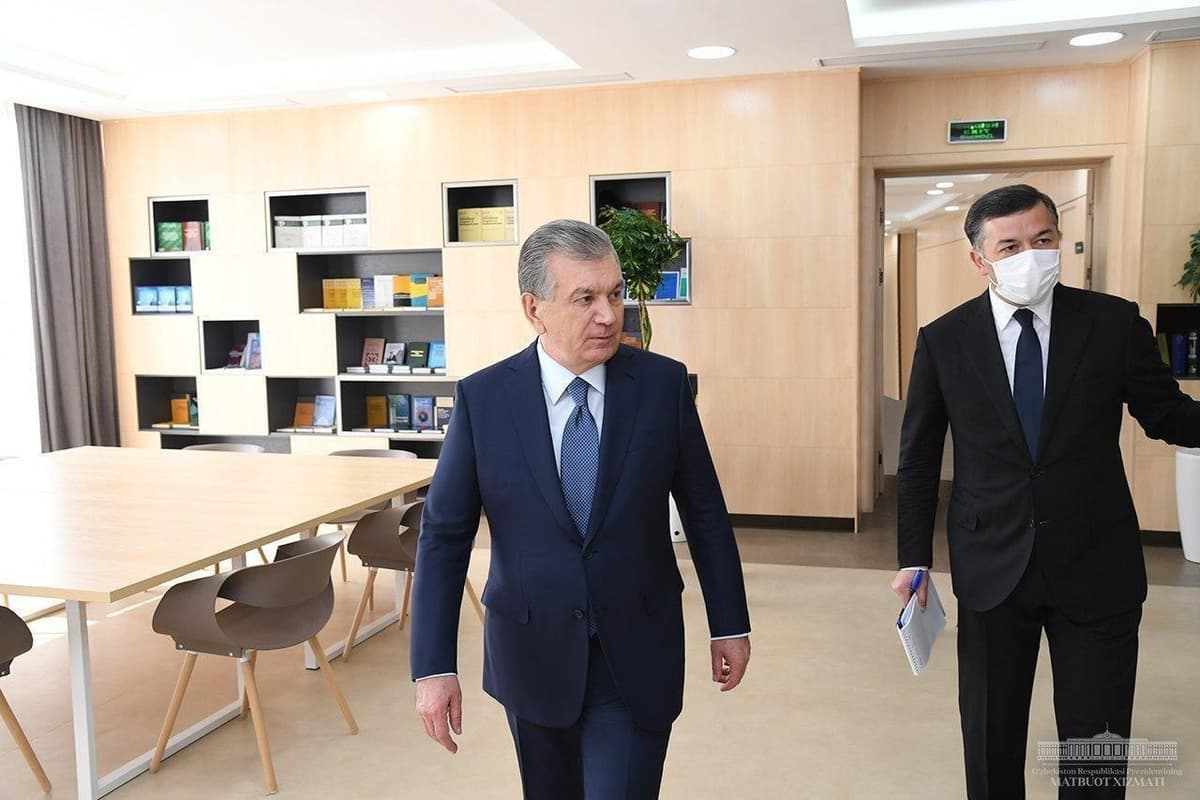 «Yoshlar imtihondan o‘tish uchun emas, bilimli mutaxassis bo‘lish uchun o‘qishi lozim» – Prezident Talabalar shaharchasiga bordi