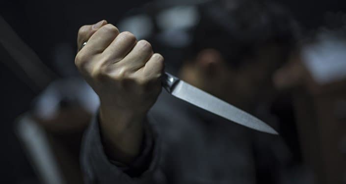 Samarqand shahrida er xotini va yana bir erkakni odamlar oldida pichoqlab o‘ldirdi