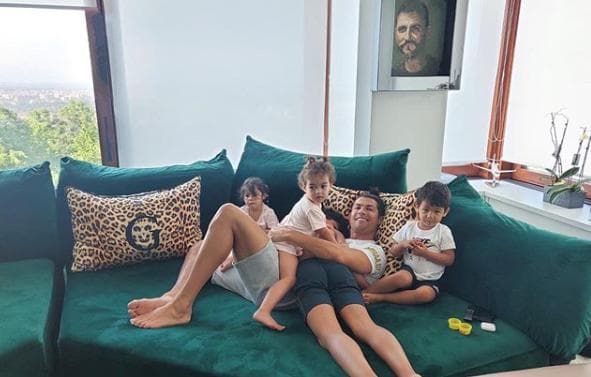 Ronalduning tanlovi. U O‘zbekiston MMA assotsiatsiyasi futbolkasini qayerdan olgan?