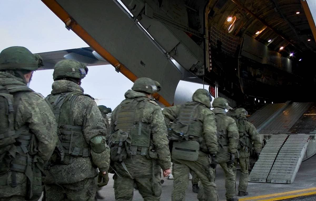 Rossiya og‘ir janglar borayotgan MARga 300 harbiy instruktor jo‘natdi