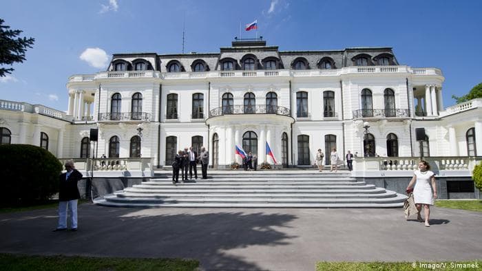 Chexiya Rossiyaning ikki diplomatini mamlakatdan chiqarib yuboradi