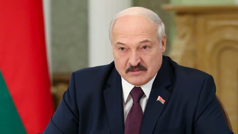 Лукашенко ответил Макрону на призыв покинуть пост
