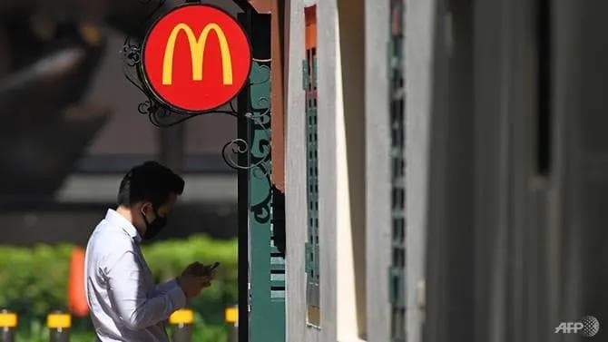 McDonald's Сингапурдаги барча ресторанларини ёпишга қарор қилди