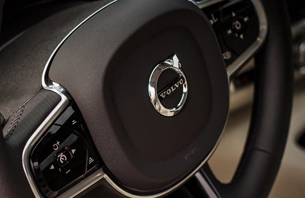 Volvo чап рулли машинани ўнг руллига айлантирувчи технологияни ишлаб чиқди