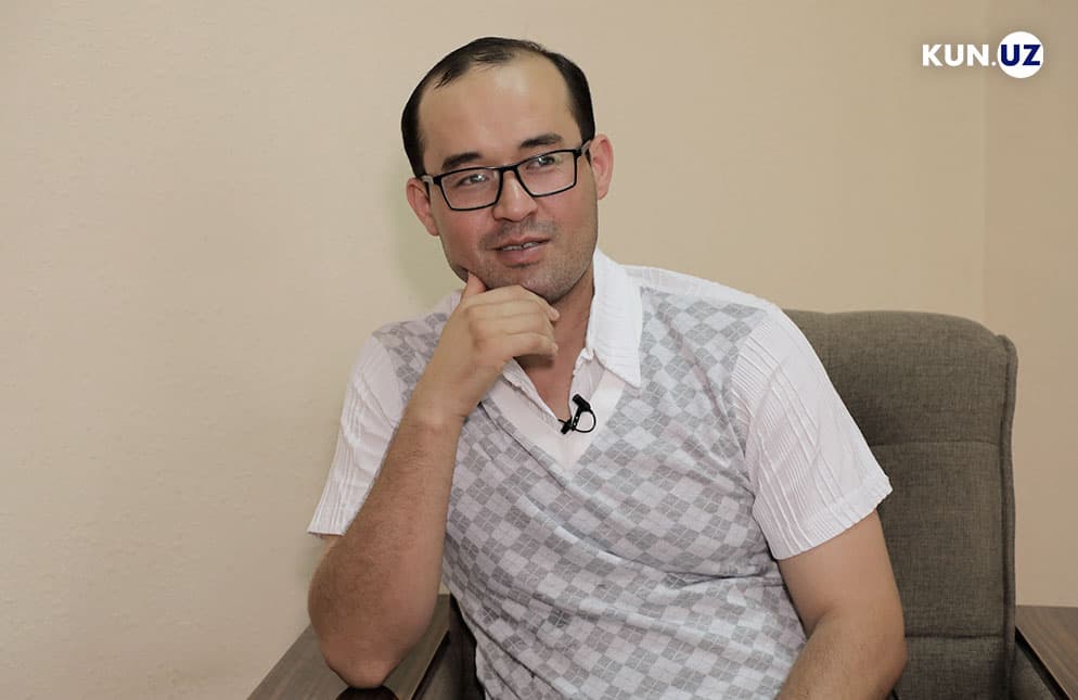 «Faoliyatimni siyosiylashtirmasliklarini so‘rayman» - ozodlikka chiqqan adabiyotshunos Akrom Malik bilan suhbat