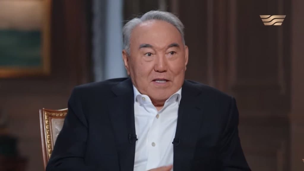 Nazarboyev Akayev va Bakiyevni qanday qilib Qirg‘izistondan olib ketganini aytib berdi 