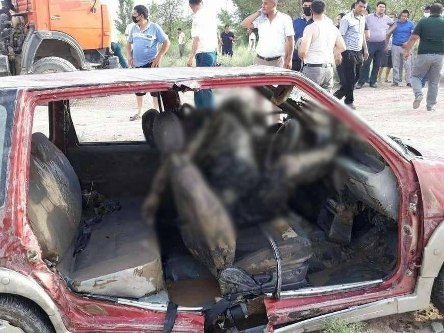 Body of a dead man chained to steering wheel of a car found in canal