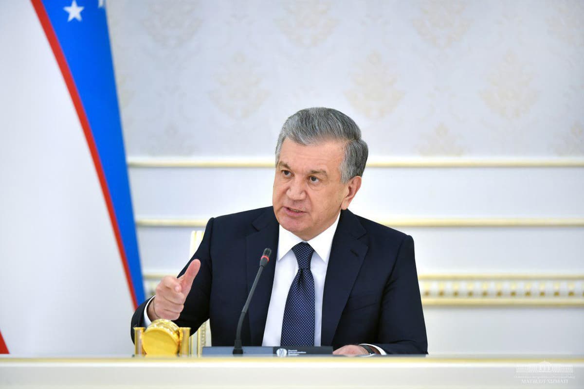 Мирзиёев во время совещания снял с должности нескольких чиновников, некоторые получили выговор