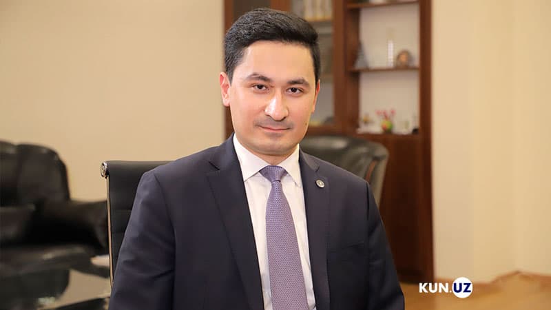 Интервью: Ўзбекистондаги энг ёш ректор коррупциясиз имтиҳонлар, мажбурий бўлмаган форма ва олий таълимдаги бюрократия ҳақида