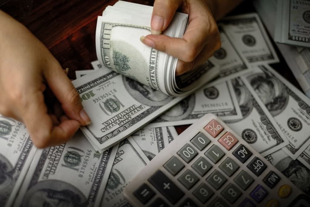 Tijorat banklarida dollar kursi 10 500 so‘mga chiqdi