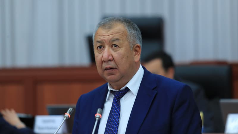 Qirg‘izistonning yangi bosh vaziriga niqobda bo‘lmagani uchun jarima solindi   