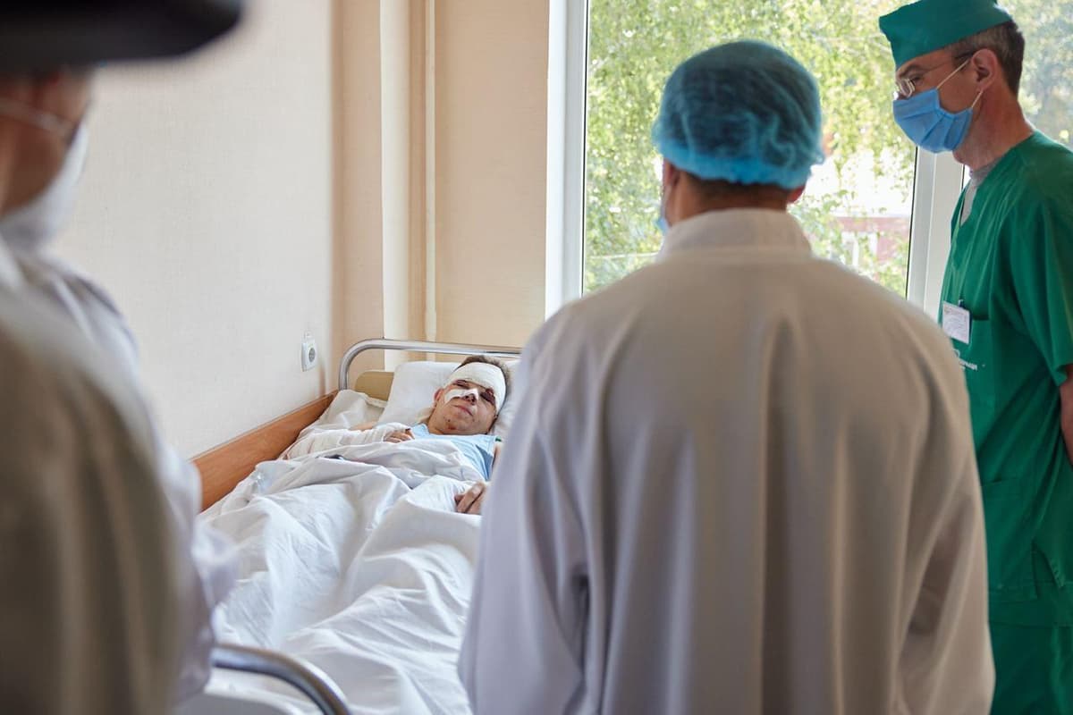 Xarkovdagi aviahalokatda omon qolgan kursant haqida ma'lumot paydo bo‘ldi. Zelenskiy uni ko‘rgani bordi