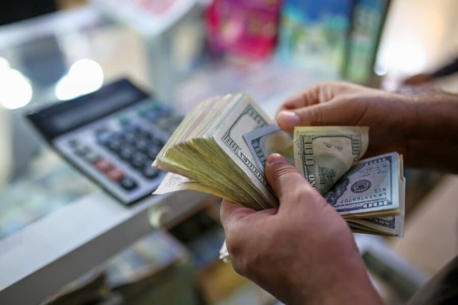 За полгода узбекистанцы перевели на родину 2,4 млрд долларов