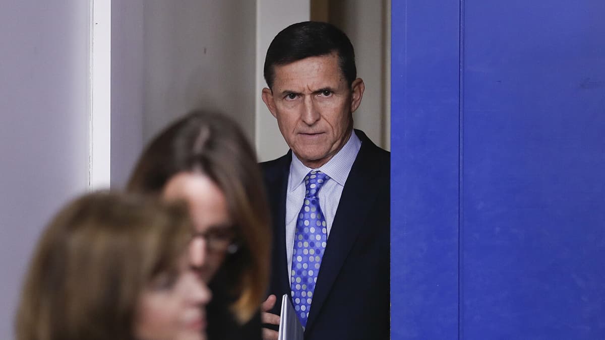 Tramp sobiq maslahatchisi Maykl Flinni afv etdi