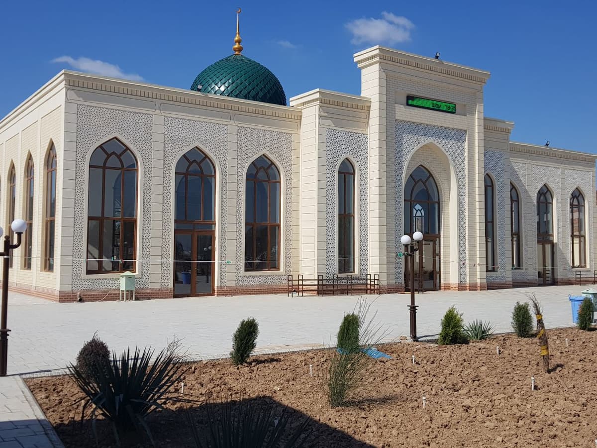 Surxondaryoda yangi masjid ochildi va u yashil hududdaligi bois ibodatlar ham boshlanadi