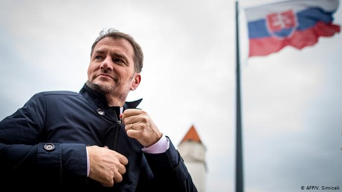 Премьер Словакии заявил, что с коронавирусом «нужно бороться, как с коммунистами»