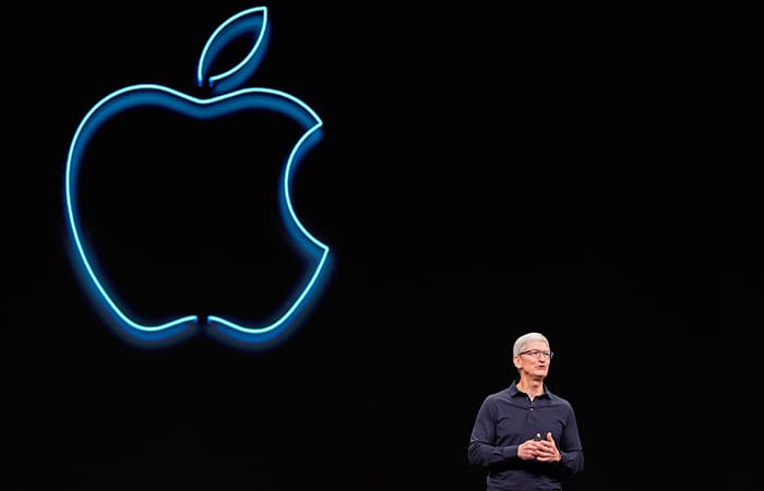 Apple rahbari bir yilda qariyb 300 mln dollar ishladi