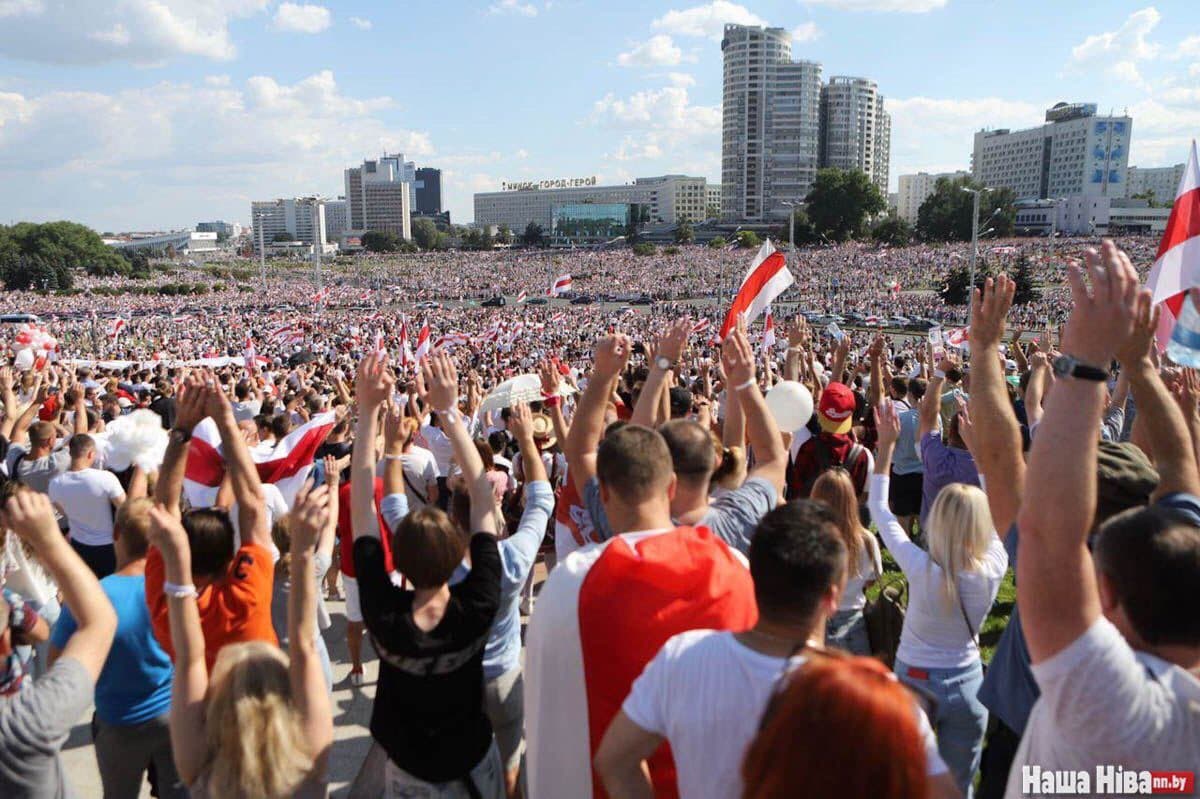В Минске начался митинг против Лукашенко. В нем участвуют около 200 тысяч человек